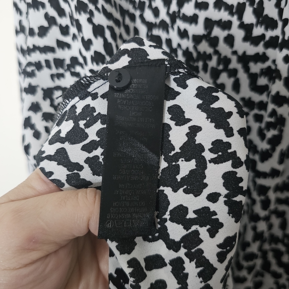 ⭐️40% Off⭐️ Adrianna Papell Black and White Dotted Blouse - Picture 10 of 10